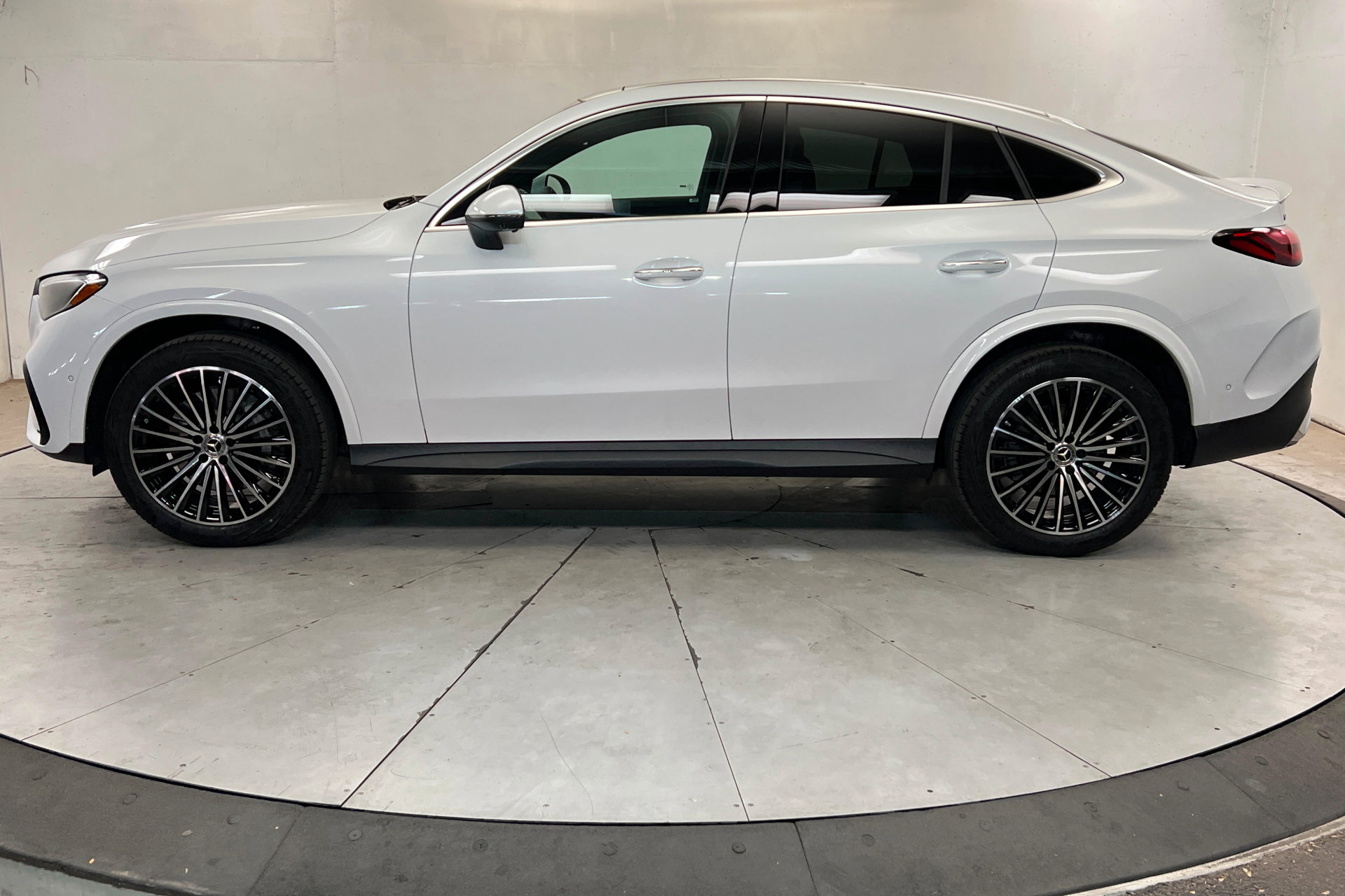 New 2026 Mercedes-Benz GLC 300 4MATIC image 2