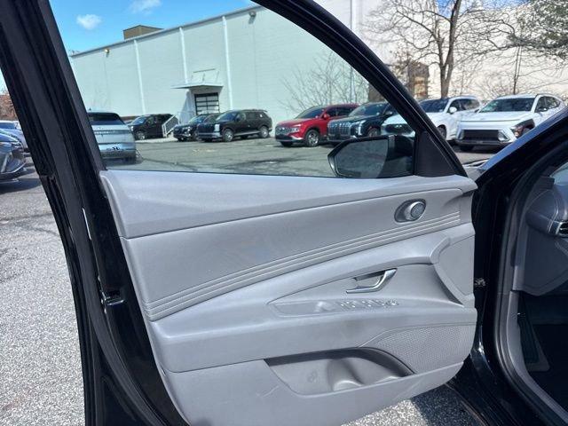Used 2023 Hyundai Elantra SEL w/ Convenience Package image 31