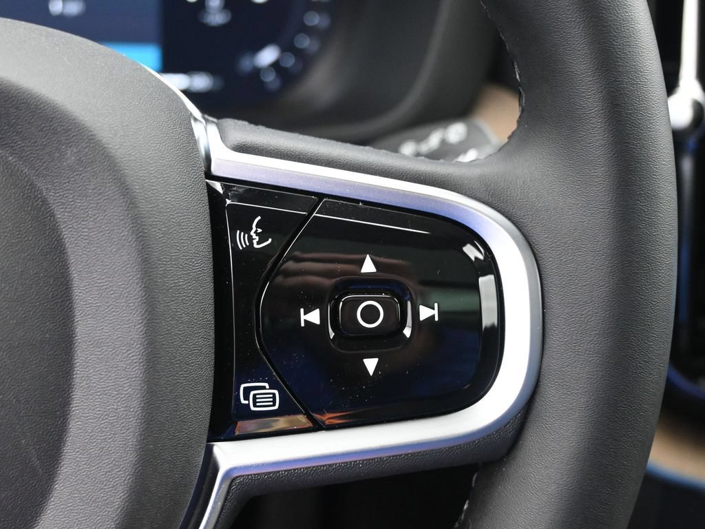 New 2026 Volvo XC60 B5 Plus w/ Climate Package AWD/4WD image 10