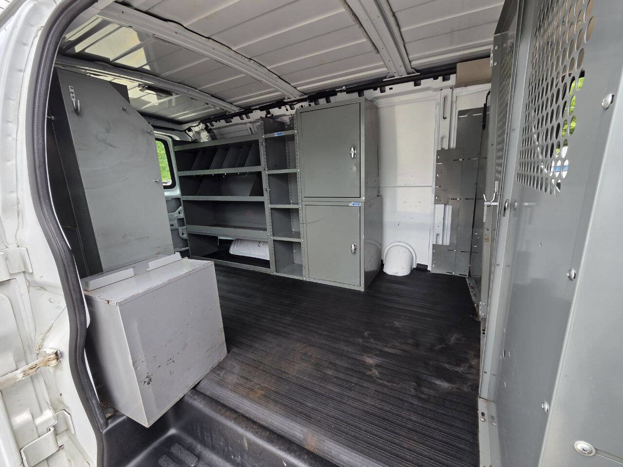 Used 2006 Chevrolet Express 1500 RWD image 23