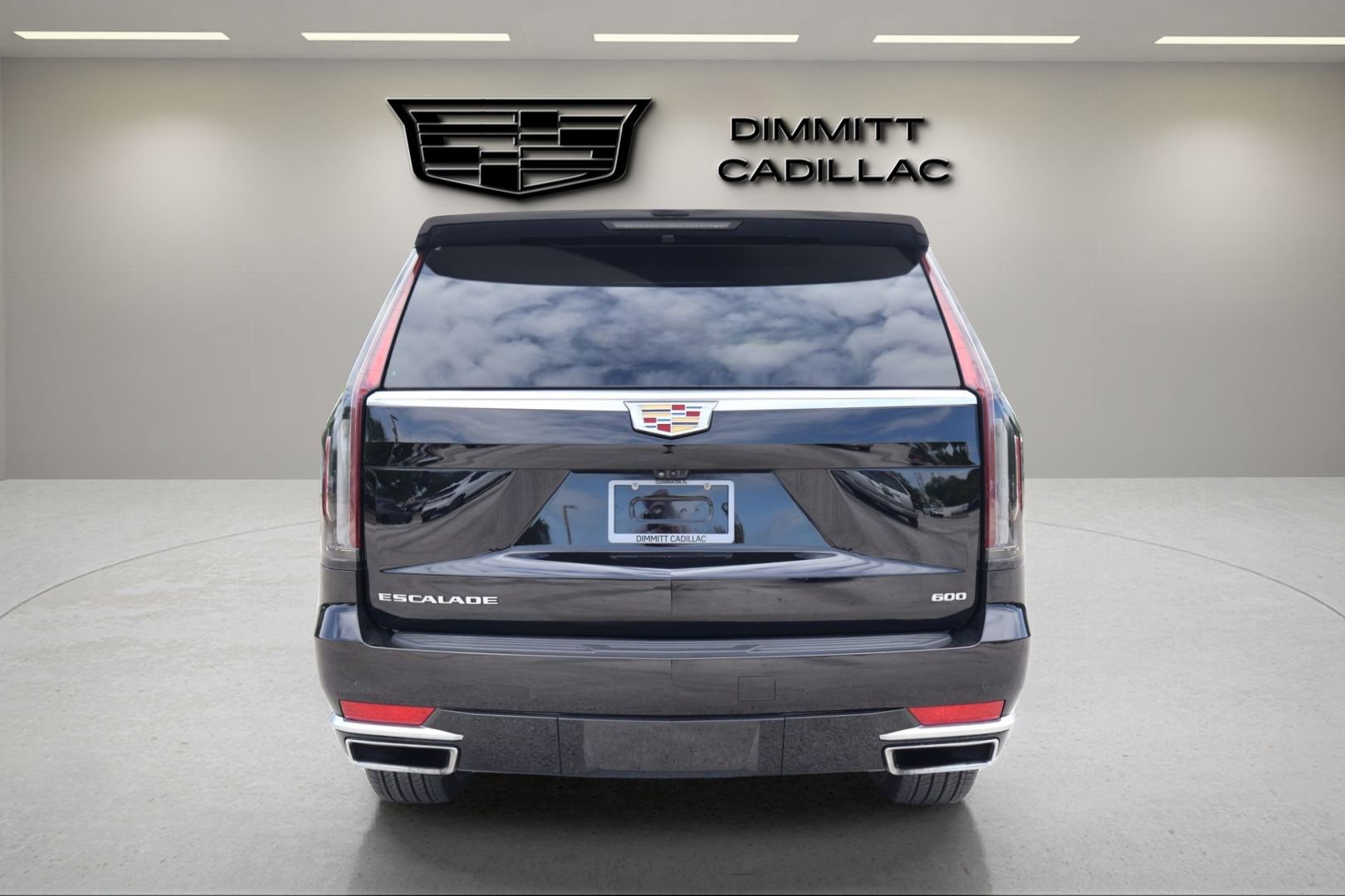 Certified 2023 Cadillac Escalade Premium Luxury AWD/4WD image 4