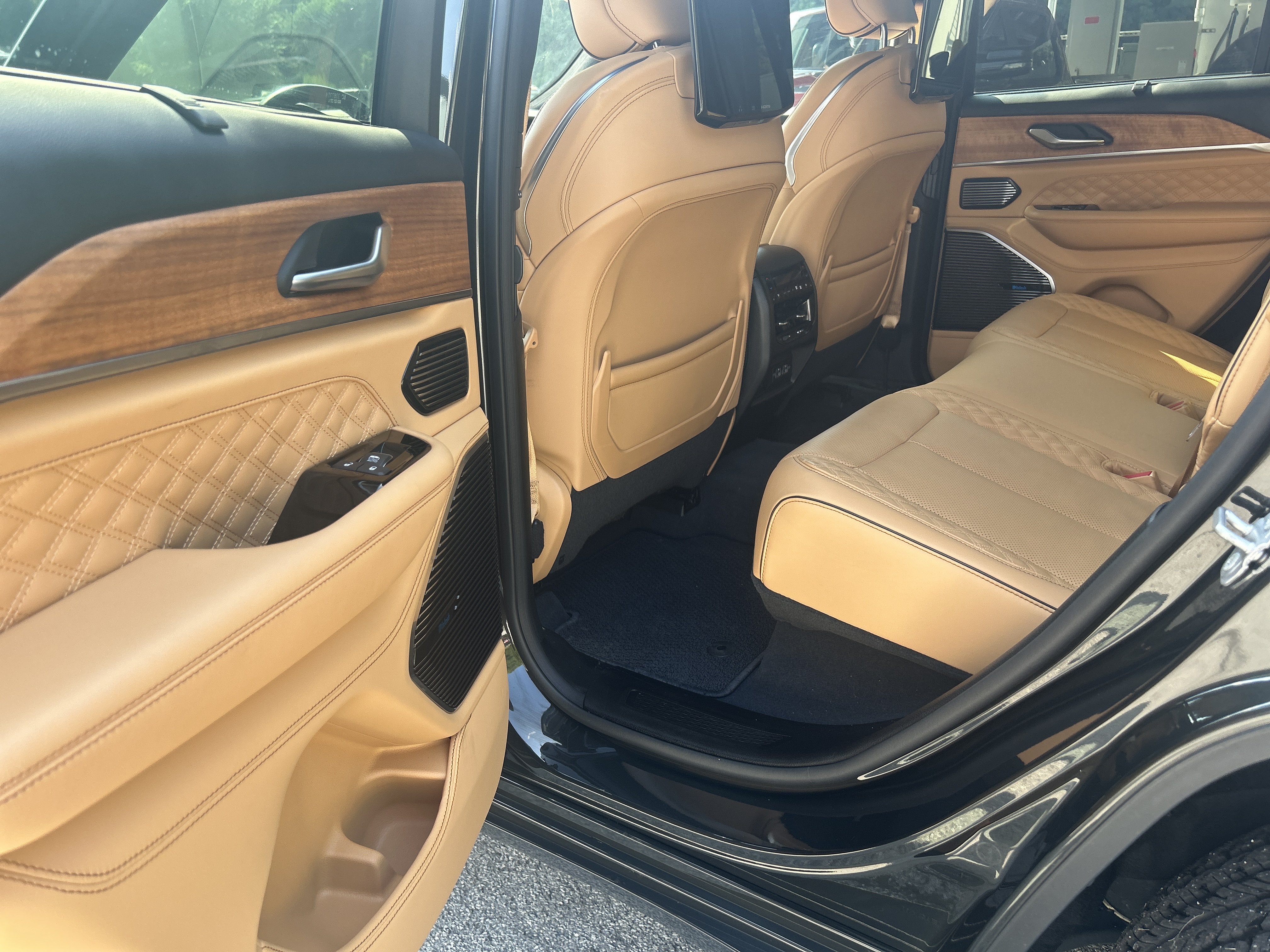 Certified 2023 Jeep Grand Cherokee Summit AWD/4WD image 10