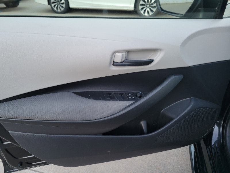Used 2022 Toyota Corolla LE FWD image 17