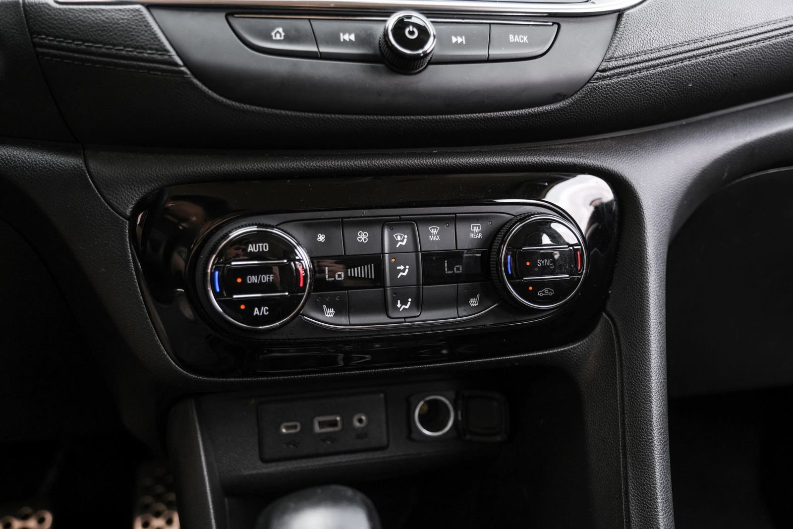 Used 2023 Buick Encore GX Select w/ Sport Touring Package FWD image 20