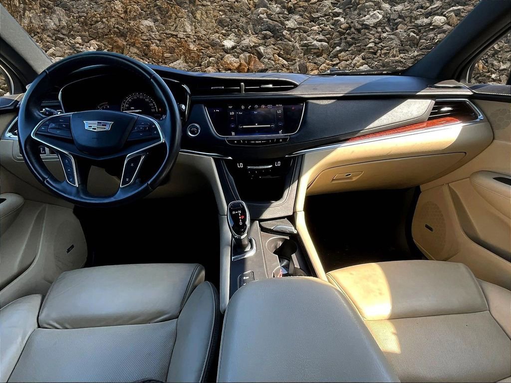 Used 2017 Cadillac XT5 Luxury w/ Driver Awareness Package image 14