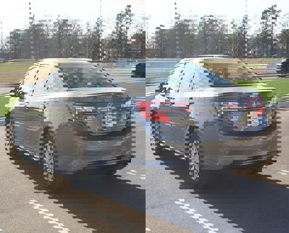 Used 2014 Toyota Camry LE image 10