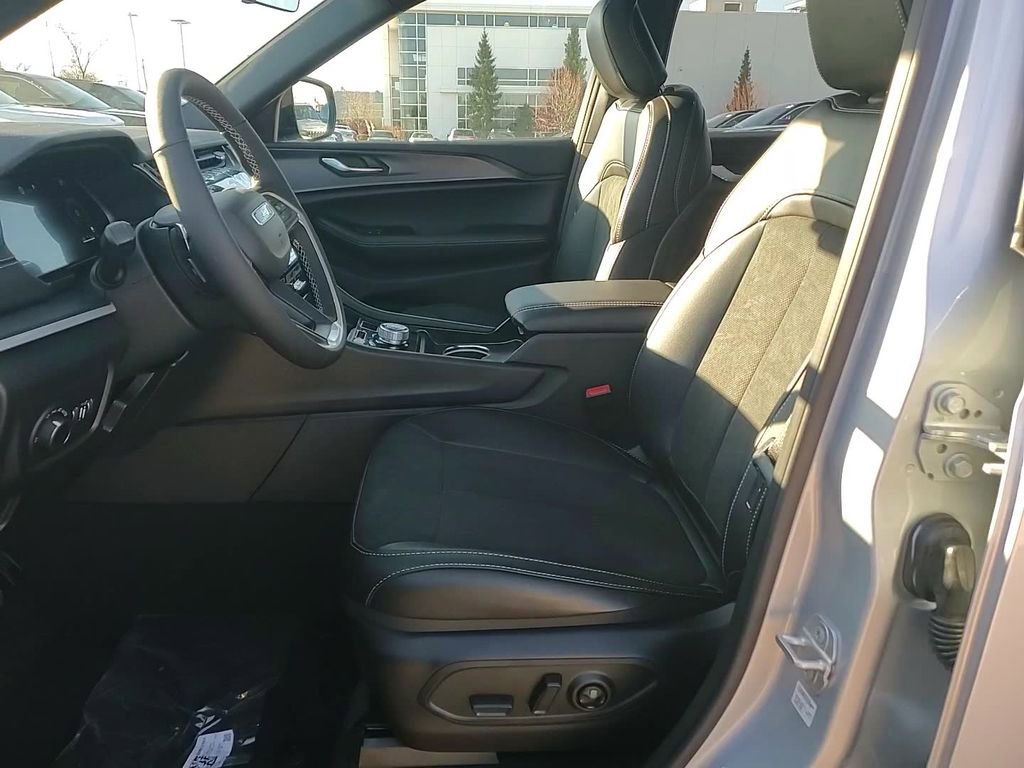 New 2025 Jeep Grand Cherokee L Altitude image 12