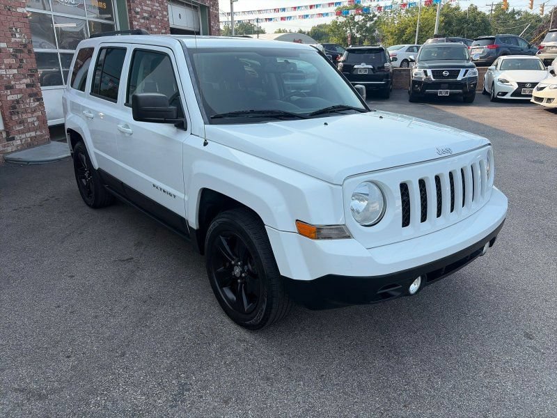 Used 2016 Jeep Patriot Latitude FWD image 3