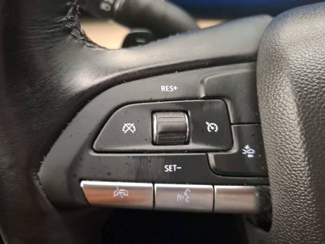 Used 2025 Cadillac XT4 Premium Luxury FWD image 22