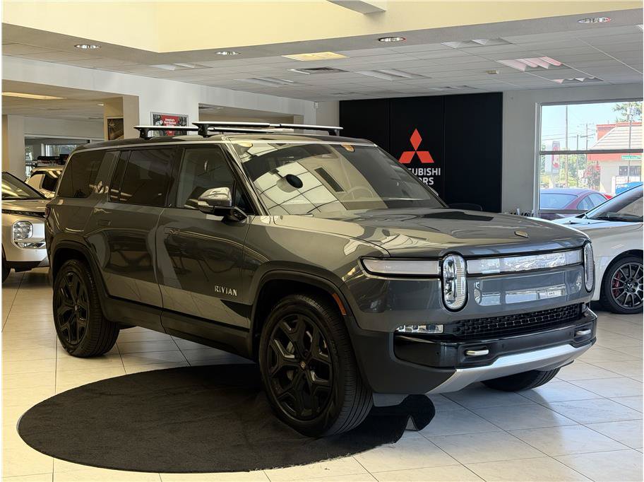 Used 2024 Rivian R1S Adventure Dual AWD/4WD image 3