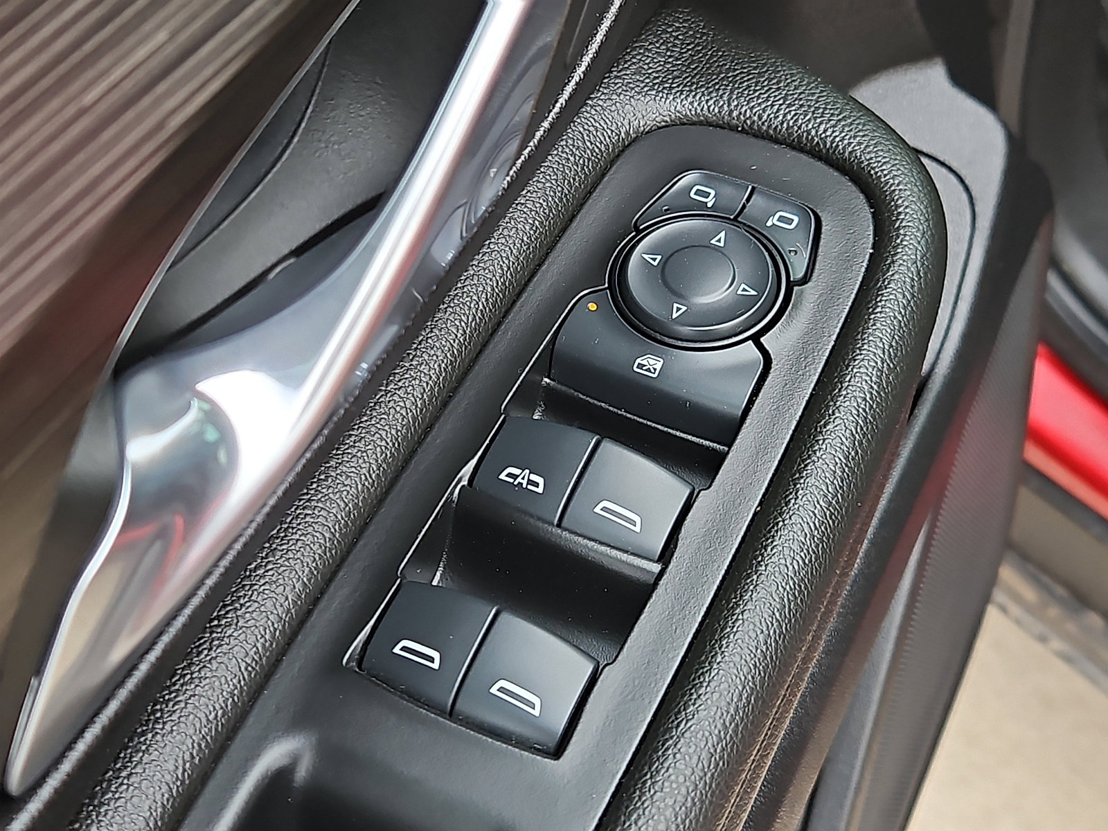 Used 2024 GMC Terrain SLT w/ Elevation Edition image 13