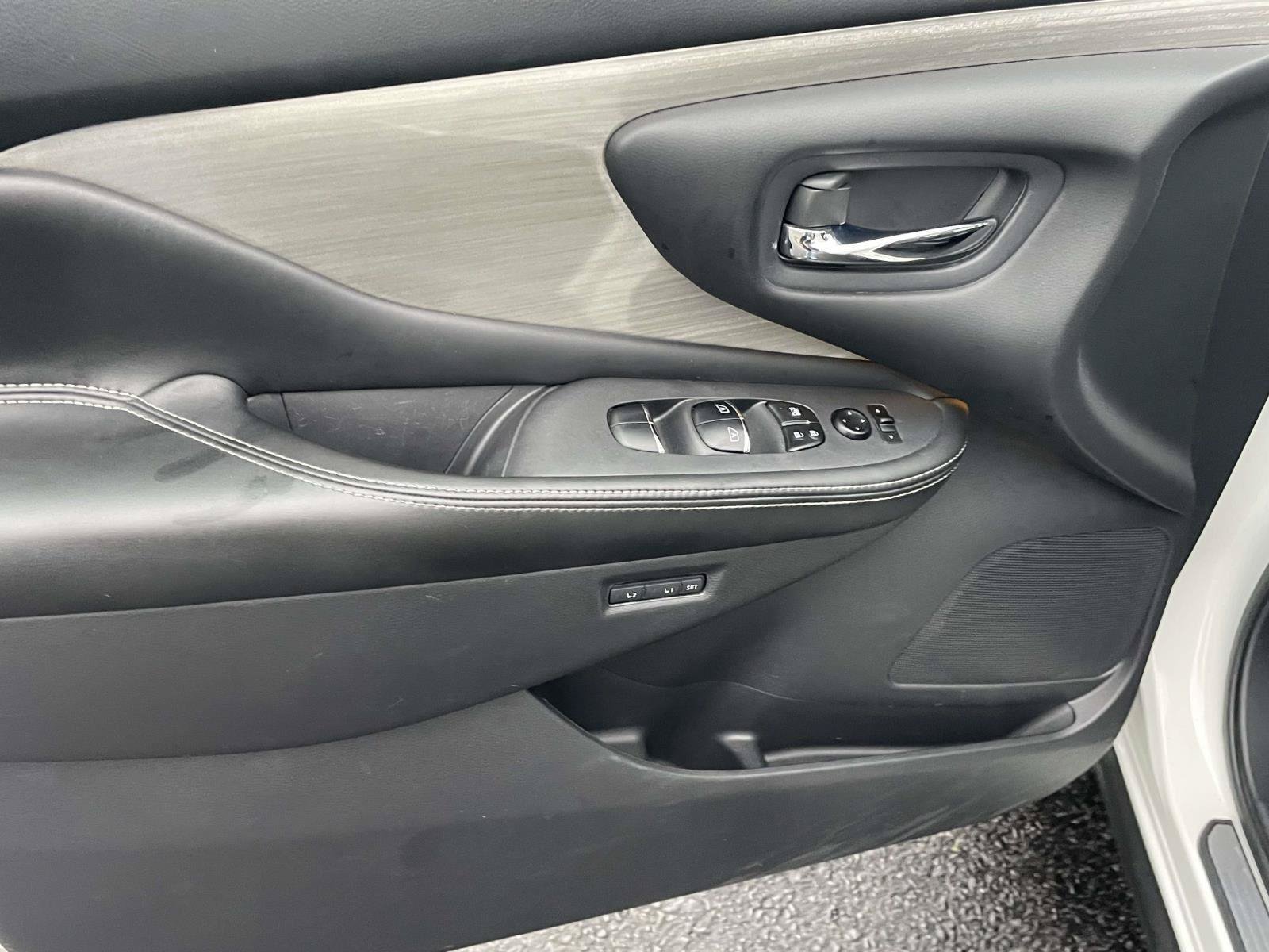 Used 2017 Nissan Murano Platinum w/ Platinum Technology Package FWD image 18