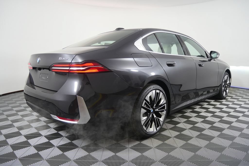 Used 2026 BMW 530i RWD image 3