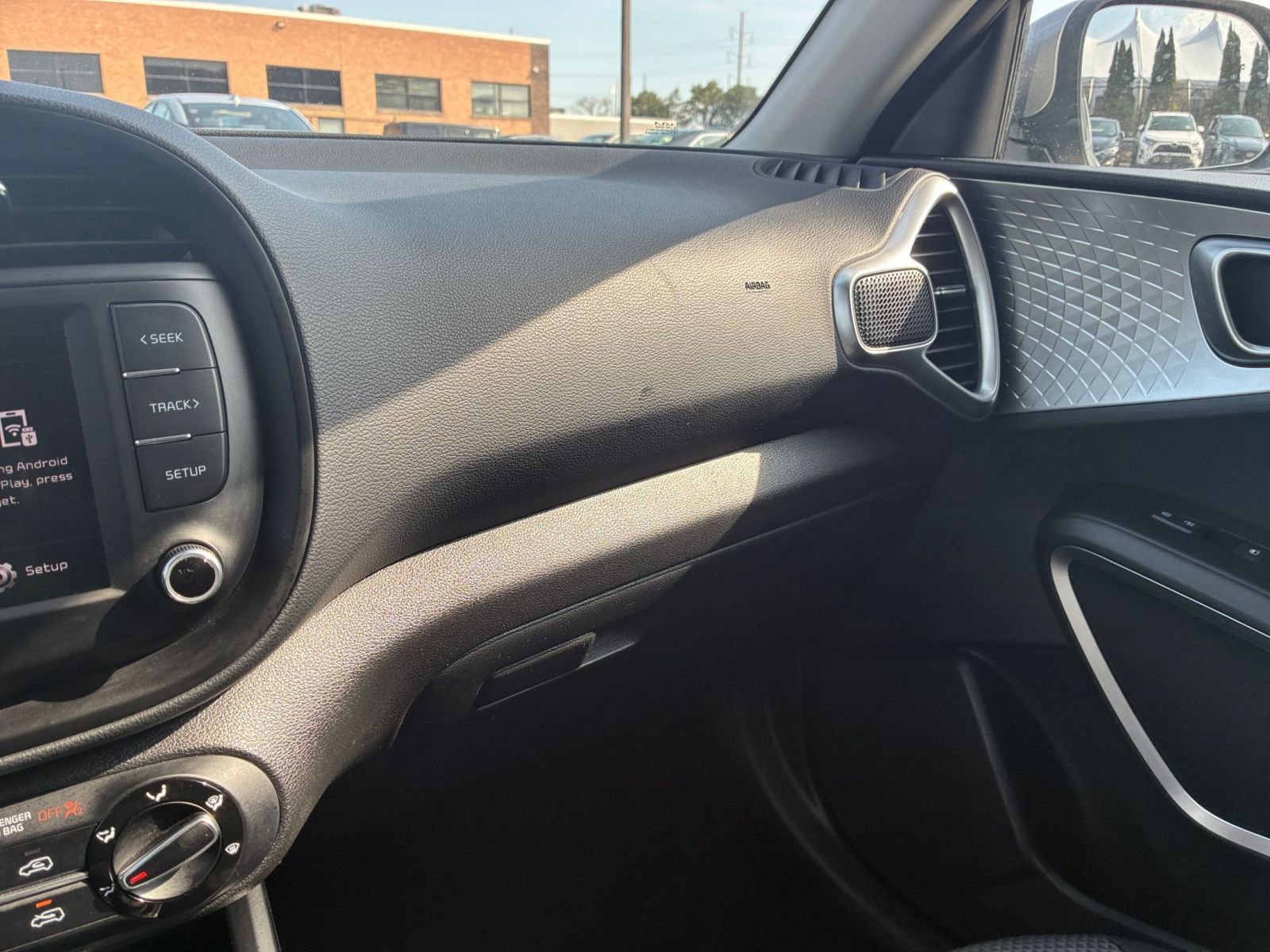Used 2025 Kia Soul LX w/ LX Technology Package FWD image 33