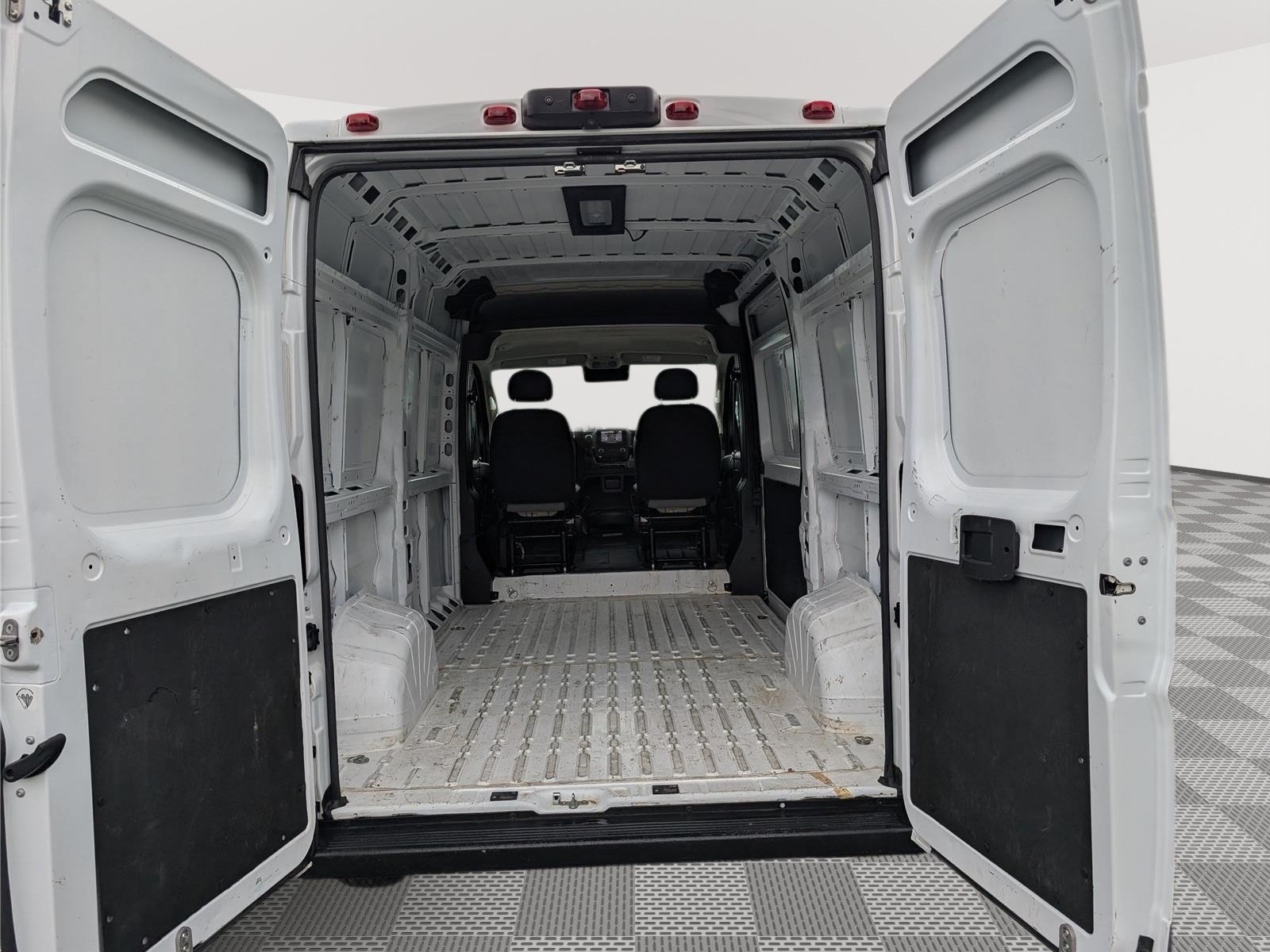 Used 2024 RAM ProMaster 2500 w/ Convenience Group FWD image 12