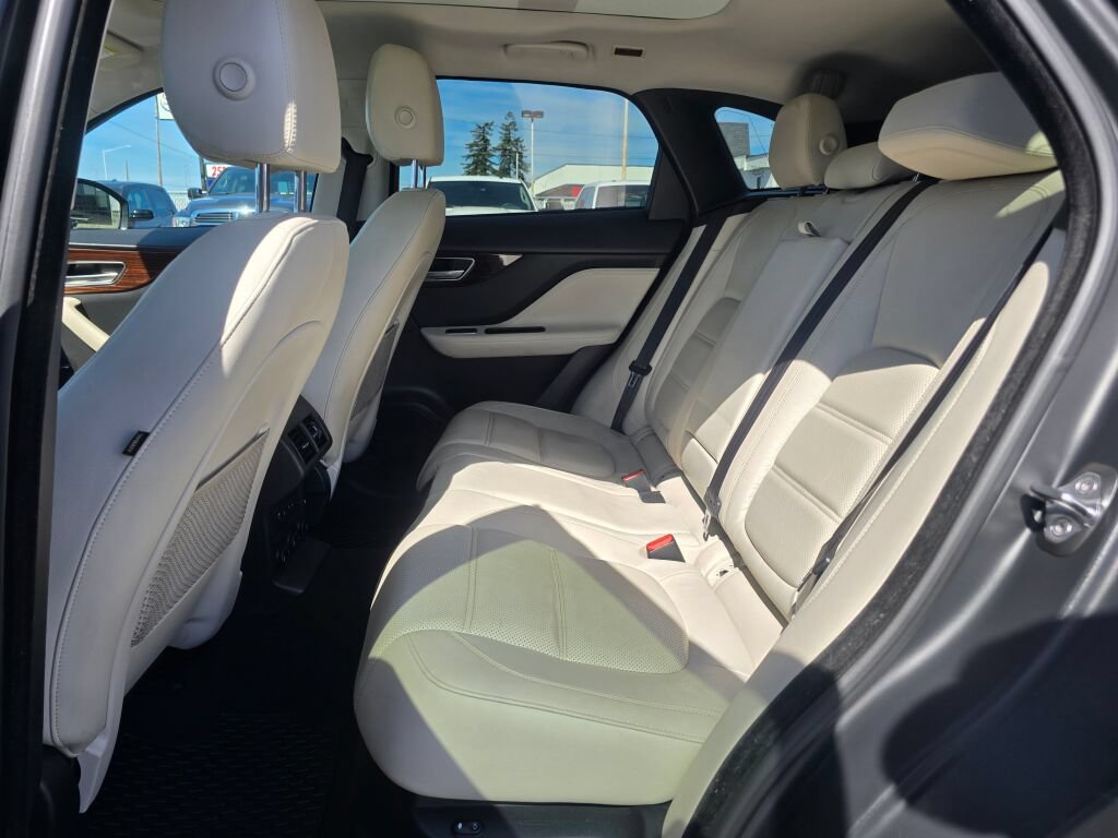 Used 2018 Jaguar F-PACE Prestige AWD/4WD image 16