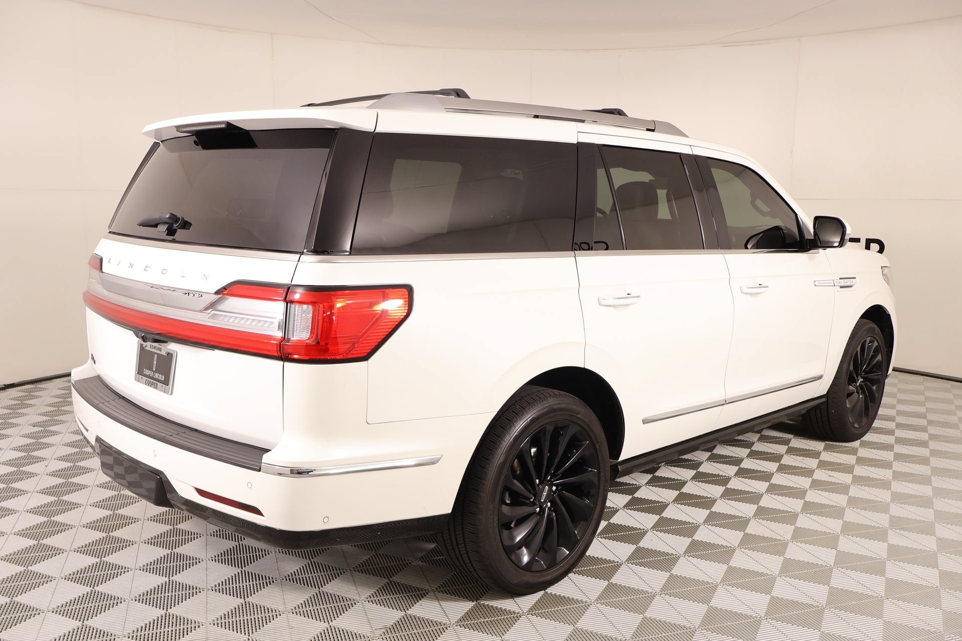 Used 2020 Lincoln Navigator Reserve w/ Equipment Group 208A Reserve AWD/4WD image 23