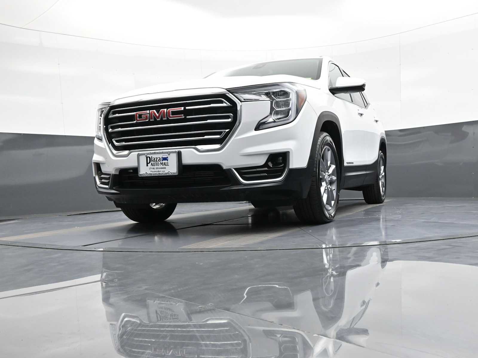 Used 2022 GMC Terrain SLT w/ Infotainment Package II AWD/4WD image 25