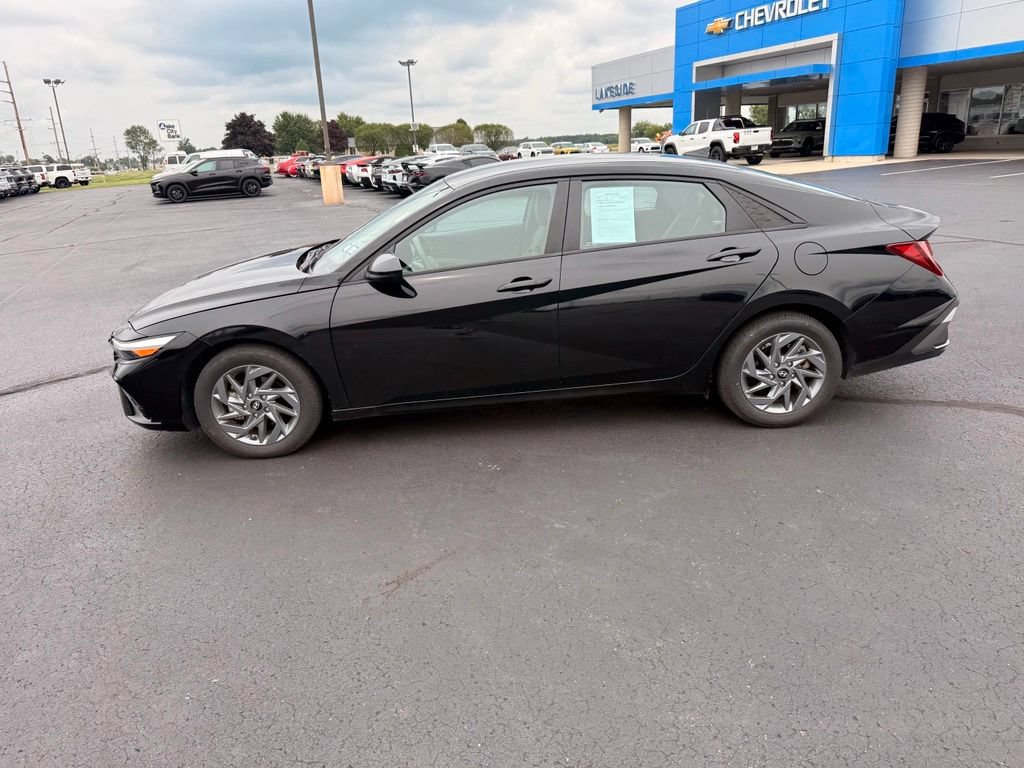 Used 2024 Hyundai Elantra SEL FWD image 2