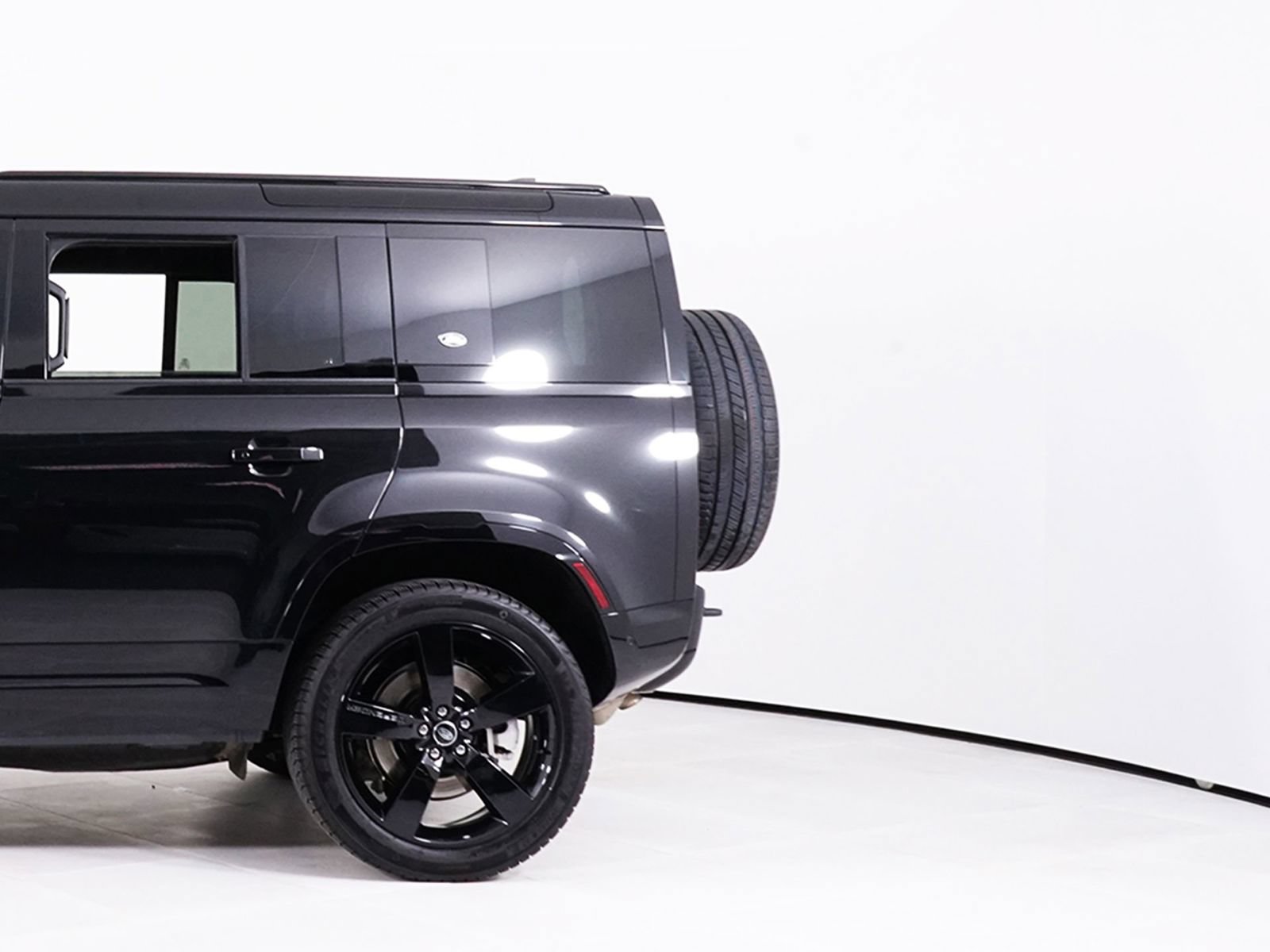 Used 2023 Land Rover Defender 110 X-Dynamic SE AWD/4WD image 12