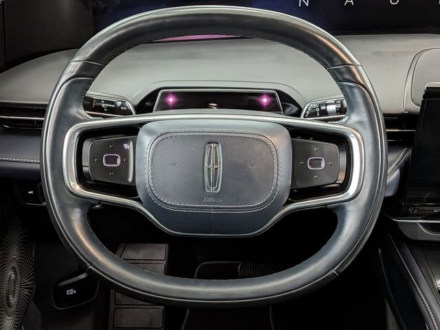 Used 2025 Lincoln Nautilus Reserve image 33
