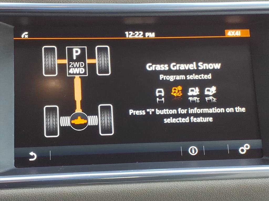 Used 2017 Land Rover Range Rover Evoque SE image 18