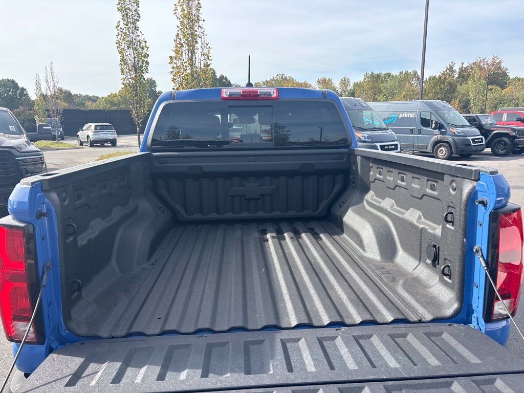 Used 2025 Chevrolet Colorado ZR2 w/ Technology Package AWD/4WD image 13