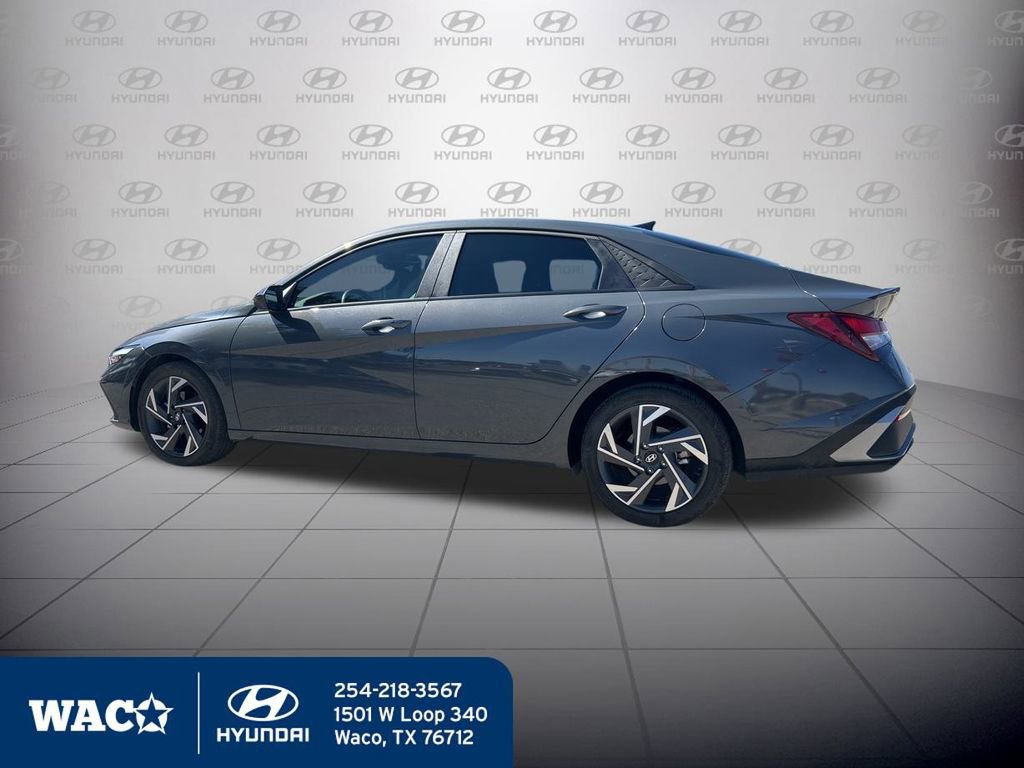 Used 2025 Hyundai Elantra Sport image 11