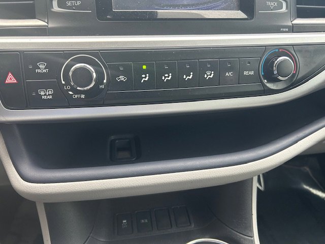 Used 2019 Toyota Highlander LE FWD image 23