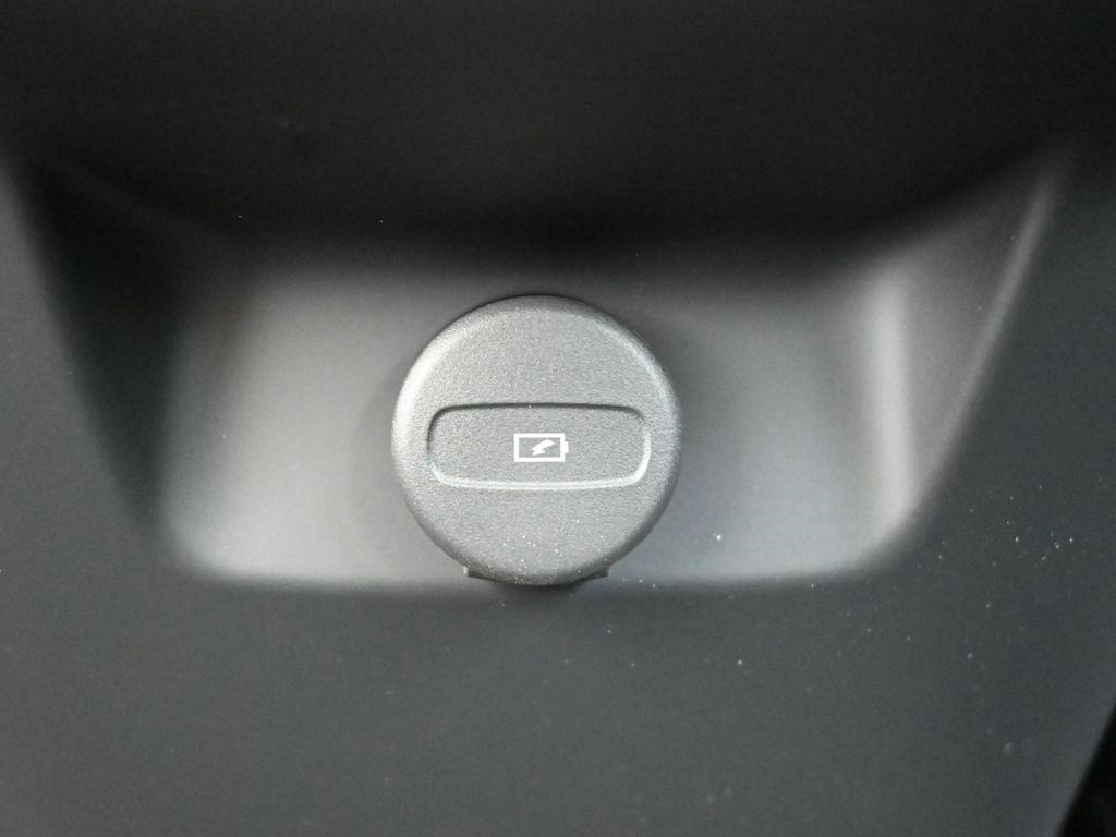 New 2026 Volvo XC60 B5 Plus w/ Climate Package image 22