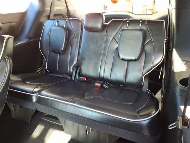Used 2025 Chrysler Pacifica Limited image 4