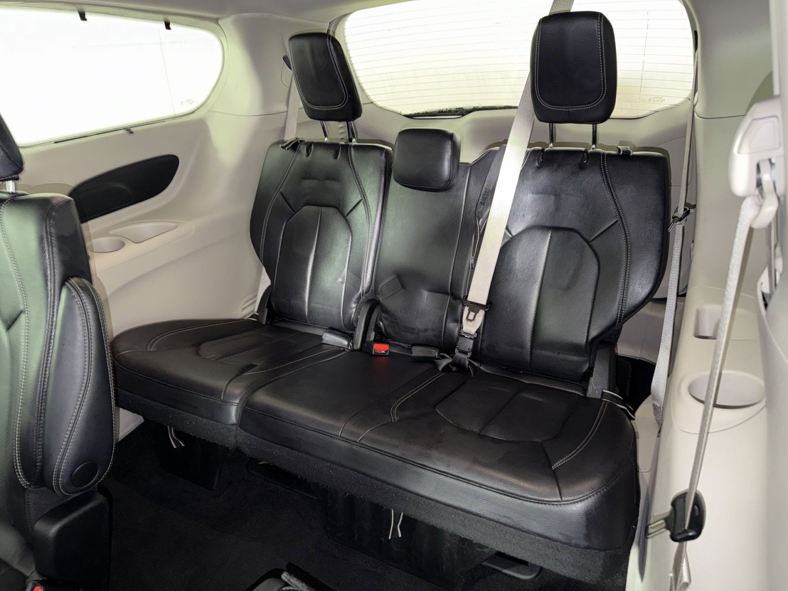 Used 2022 Chrysler Pacifica Touring-L image 24