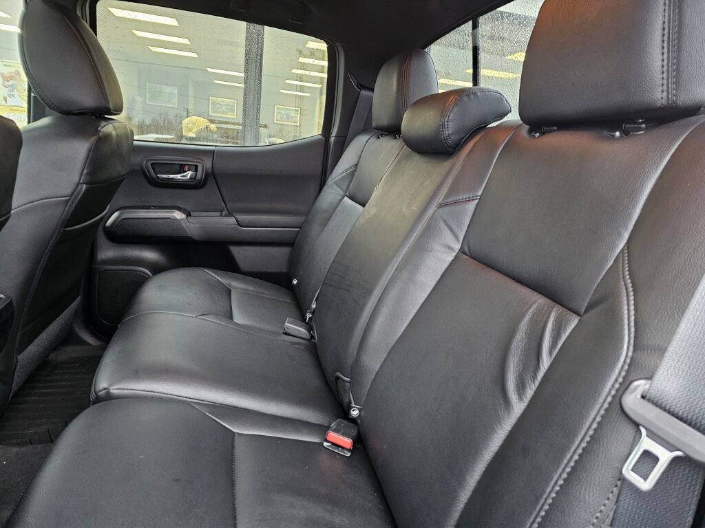 Used 2016 Toyota Tacoma TRD Off-Road image 14