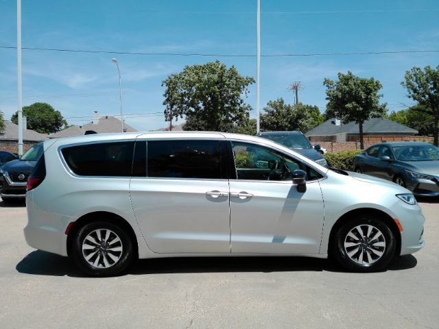 Used 2024 Chrysler Pacifica Limited FWD image 5