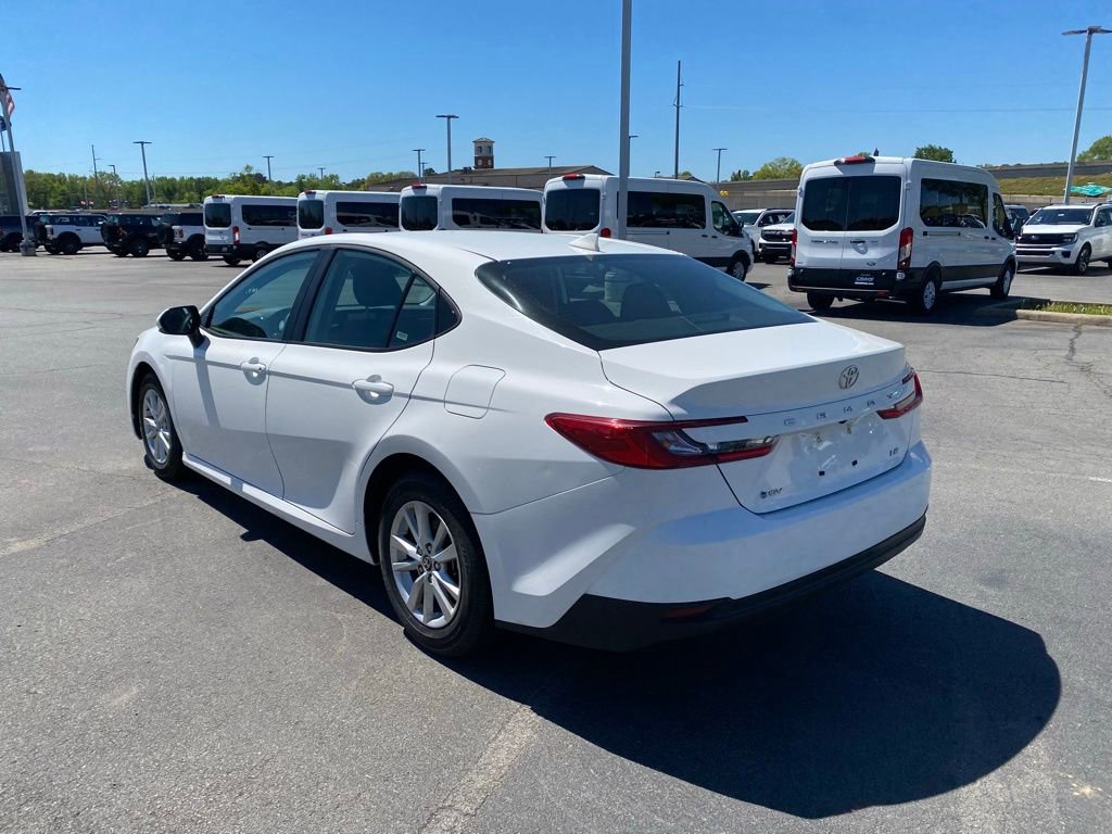 Used 2025 Toyota Camry LE image 5
