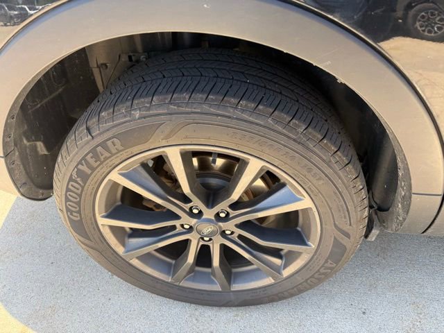 Used 2018 Ford Explorer XLT w/ Equipment Group 202A AWD/4WD image 8