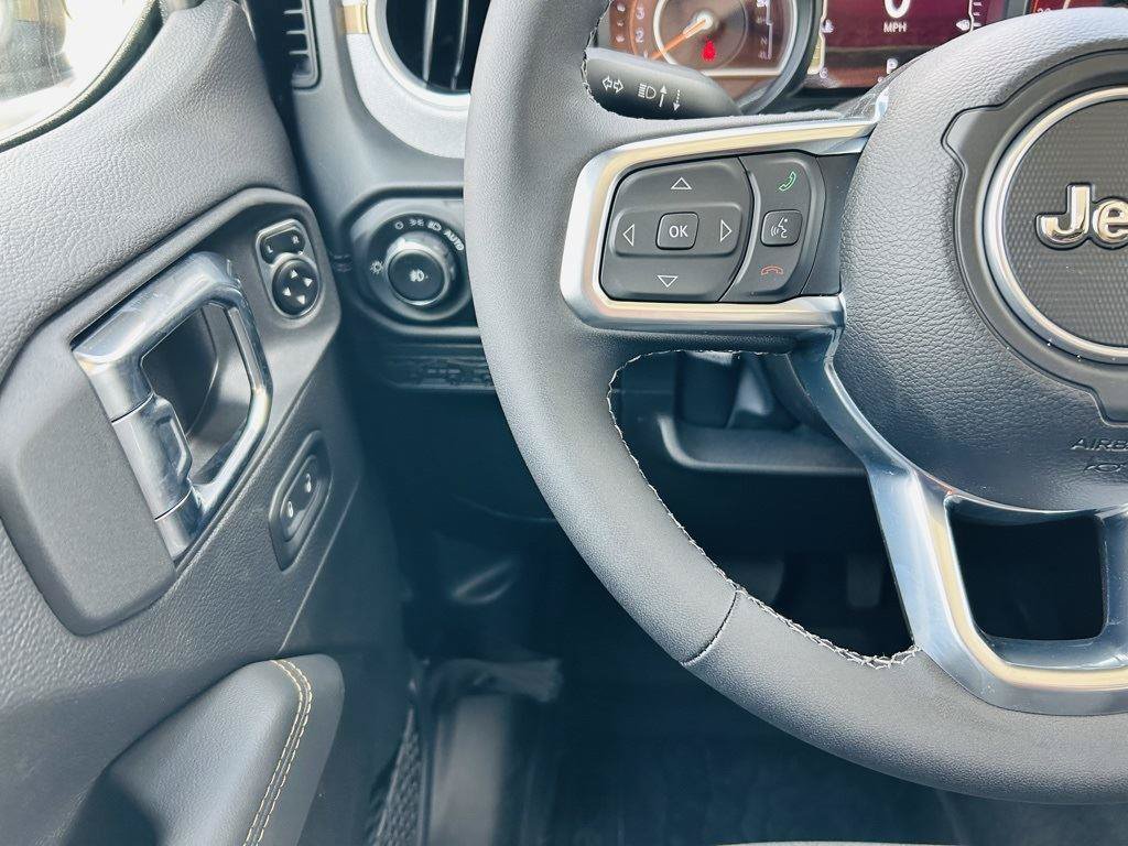 New 2025 Jeep Wrangler Unlimited Sahara AWD/4WD image 14