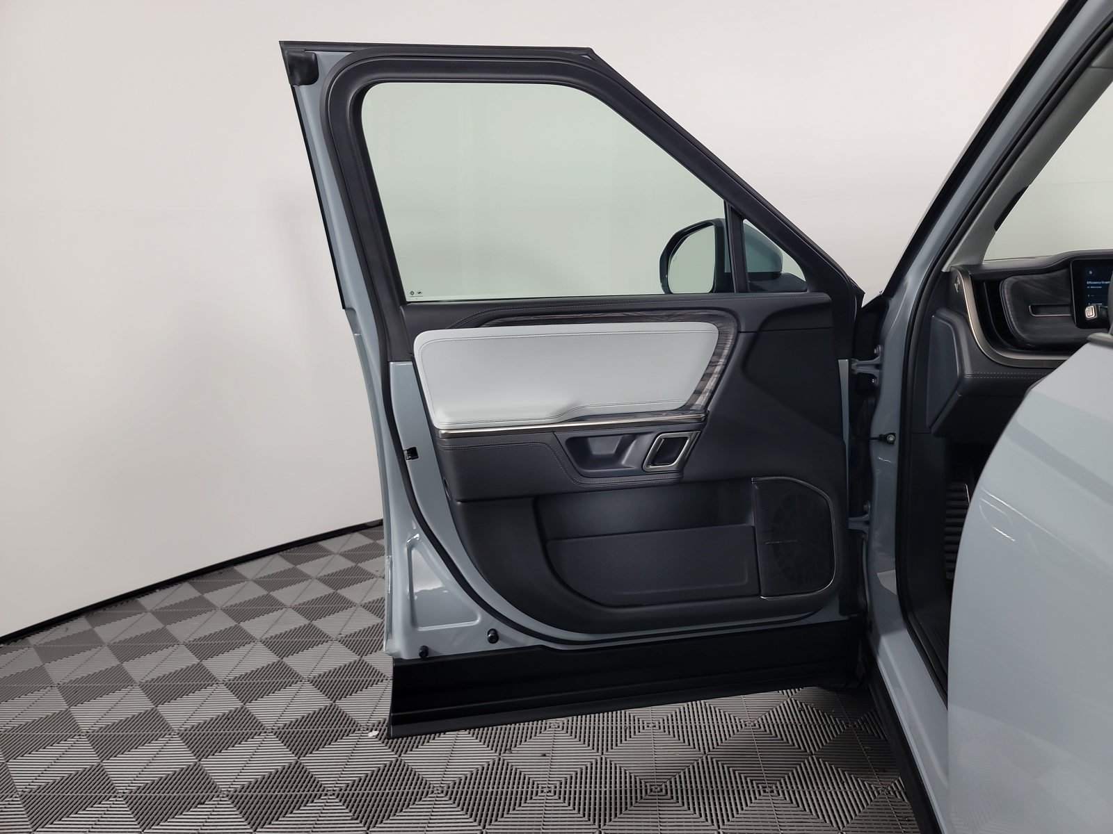 Used 2022 Rivian R1T Adventure AWD/4WD image 16