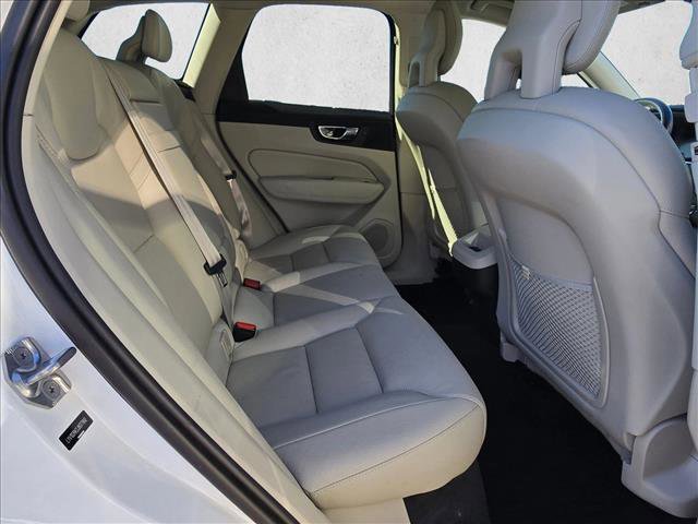 Used 2018 Volvo XC60 T5 Momentum w/ Vision Package image 20