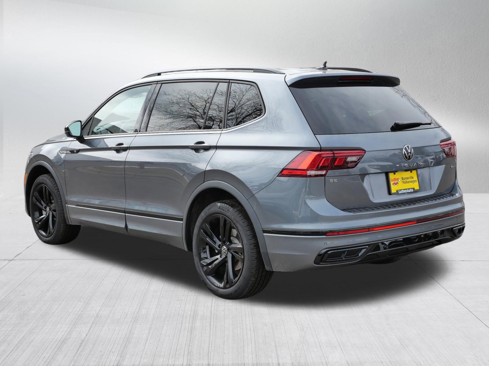 Certified 2024 Volkswagen Tiguan SE R-Line image 5