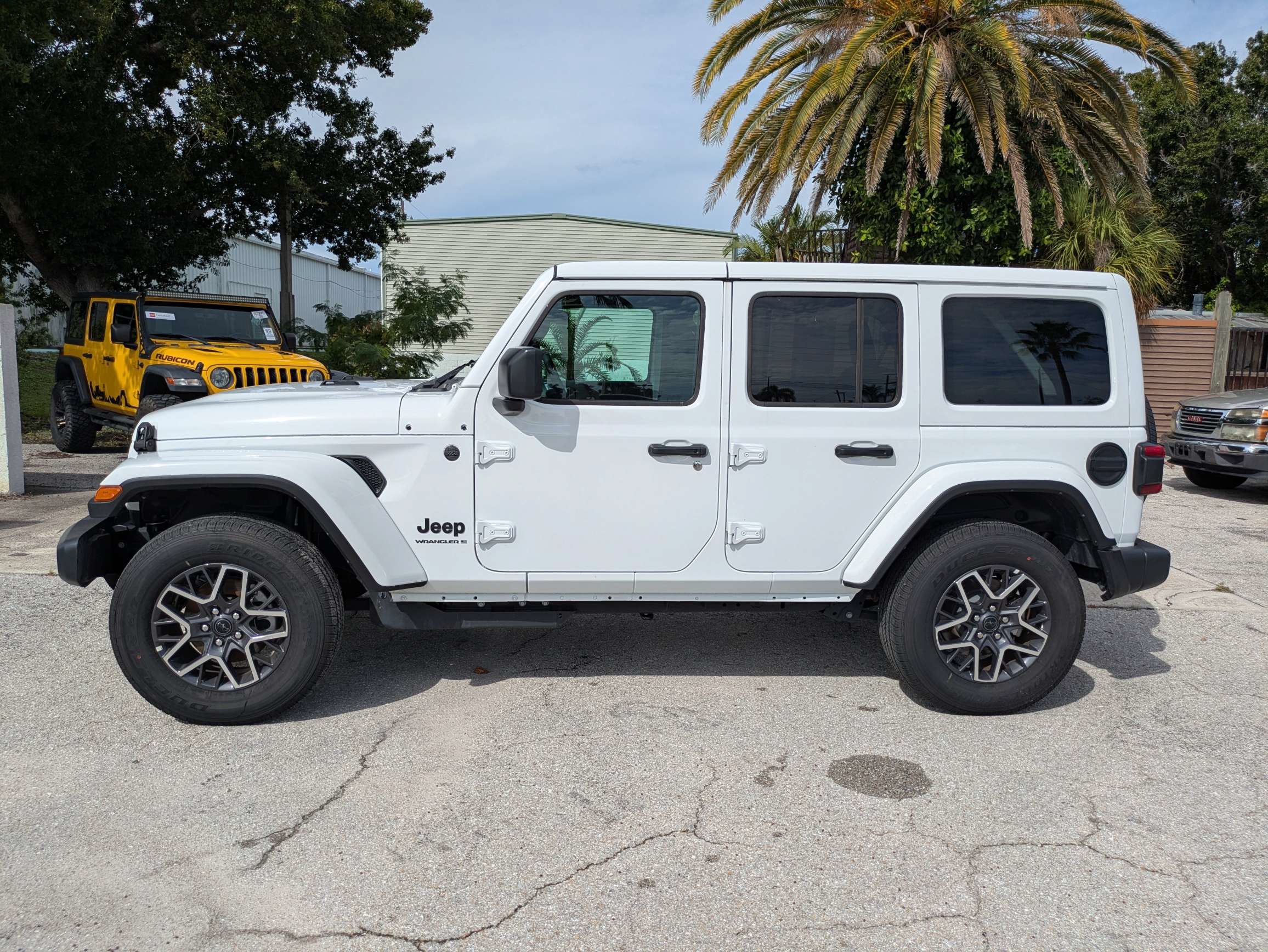 Used 2026 Jeep Wrangler Unlimited Sahara AWD/4WD image 10