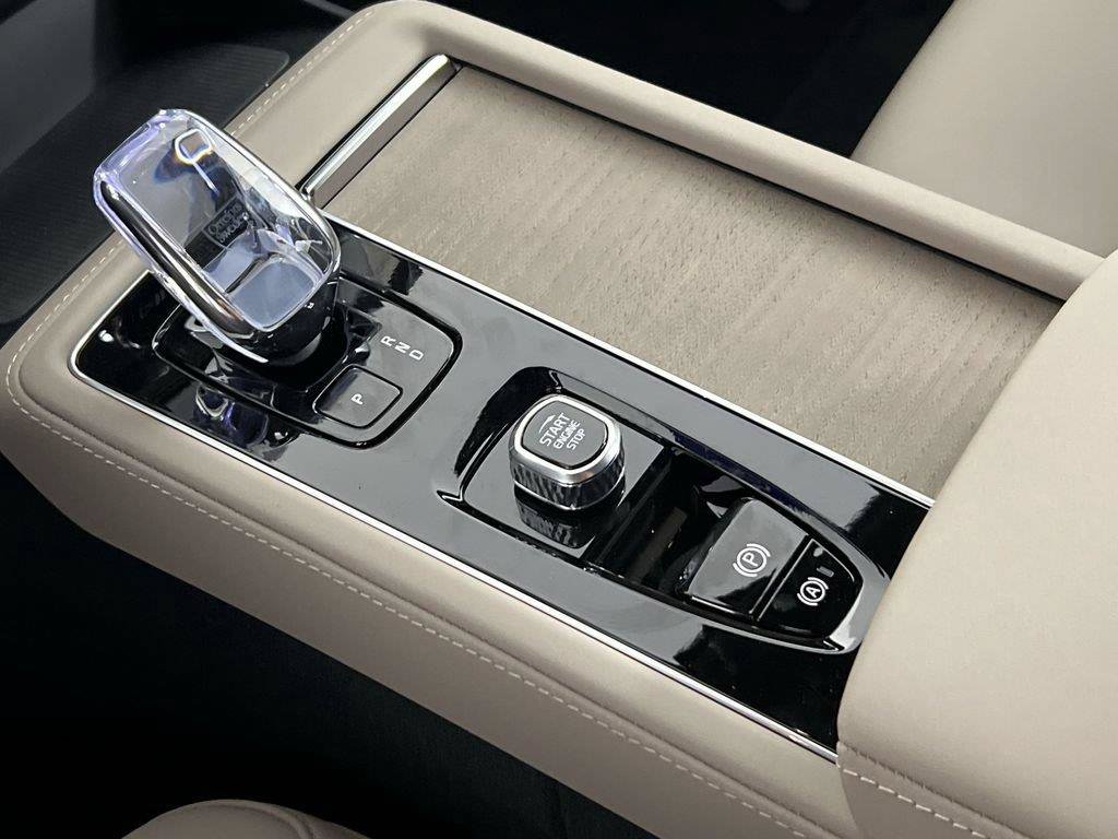 Certified 2026 Volvo XC90 B6 Plus w/ Protection Package Premier AWD/4WD image 20