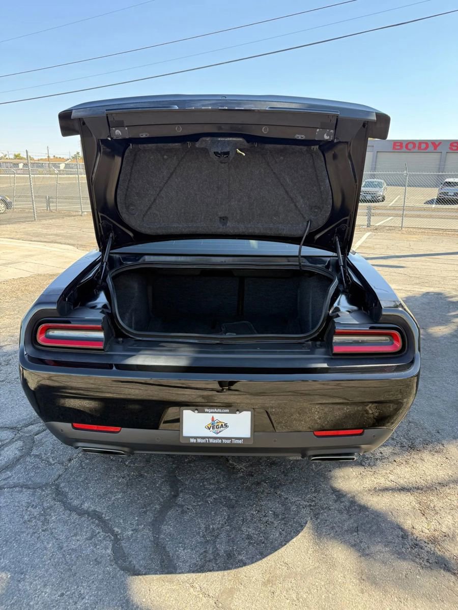 Used 2018 Dodge Challenger R/T w/ Driver Convenience Group image 18