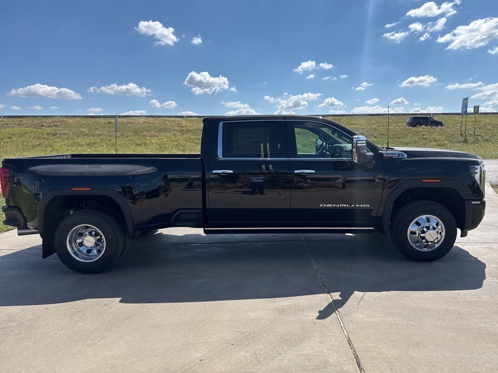 New 2026 GMC Sierra 3500 Denali w/ Denali Reserve Package image 5