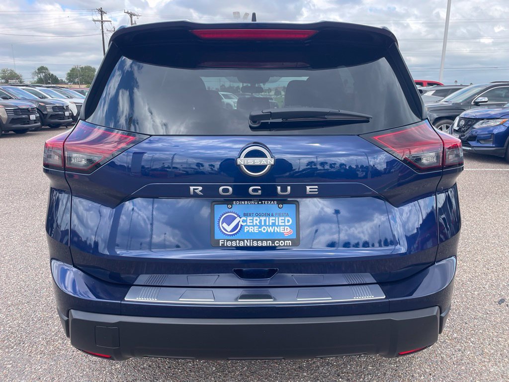 Certified 2026 Nissan Rogue SV FWD image 4