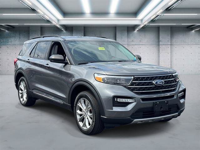 Used 2023 Ford Explorer XLT w/ Equipment Group 202A AWD/4WD image 3