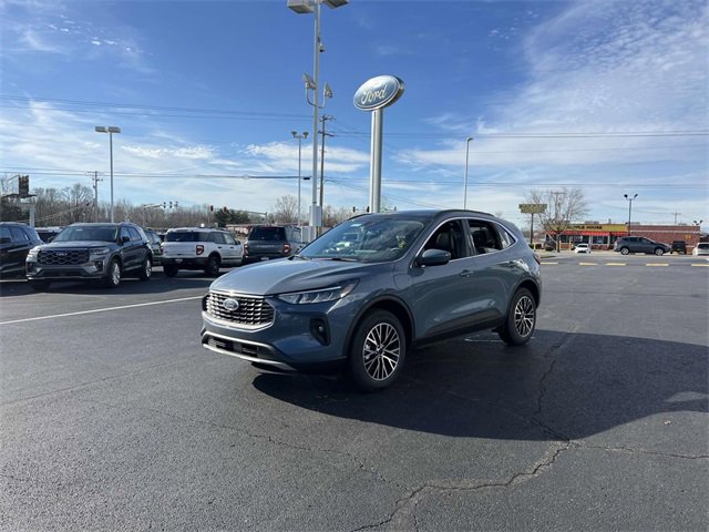 New 2025 Ford Escape SE image 3