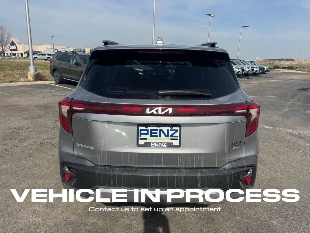 Used 2025 Kia Seltos EX image 4