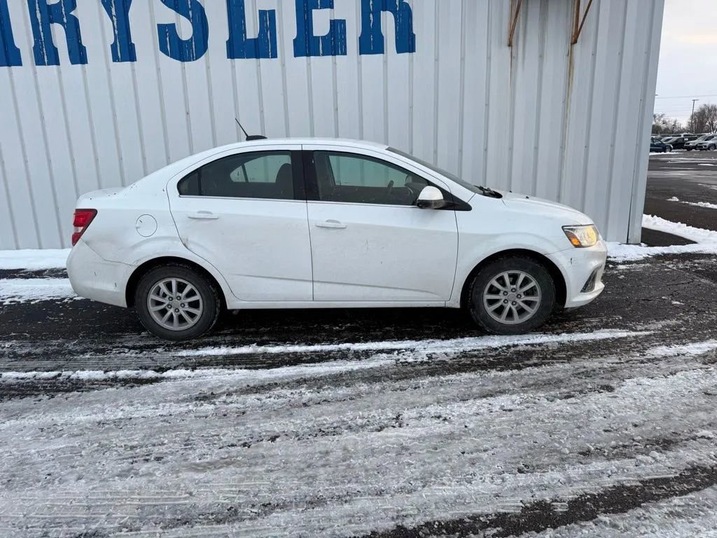 Used 2017 Chevrolet Sonic LT image 9
