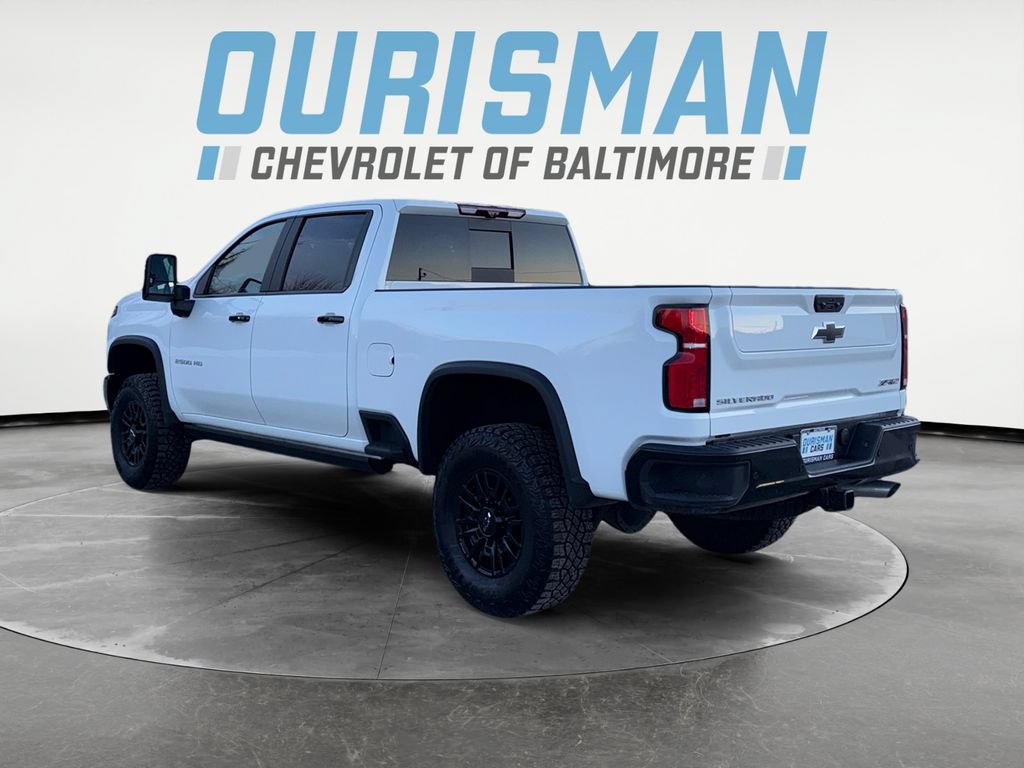 Used 2025 Chevrolet Silverado 2500 ZR2 w/ Technology Package AWD/4WD image 4